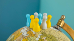 Saiba a importância do inglês na ciência política. | Foto: Freepik.