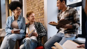 Reduzir o sotaque, enquanto mantém sua identidade linguística única, pode ajudar a melhorar sua fluência. | Foto: Freepik.