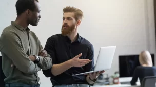 Descubra como praticar conversação em inglês e melhorar sua fluência. Visite Jonas Bressan para mais dicas sobre o aprendizado de inglês.