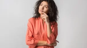 Treinar o pensamento em inglês pode parecer um desafio no início. | Foto: Freepik.