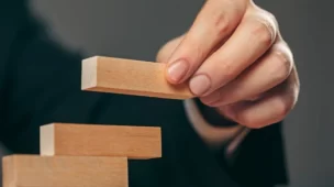 Manter a motivação a longo prazo ao aprender inglês requer propósito. | Foto: Freepik.