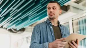 Aprenda a se comunicar eficazmente em inglês técnico para tecnologia com nossas dicas essenciais. Melhore sua pronúncia correta agora!