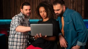 Aprenda no curso de inglês para negócios com foco em TI, melhore comunicação e habilidades profissionais em inglês.