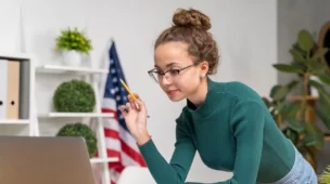 Aprenda a melhorar a pronúncia e a falar inglês com técnicas simples e eficazes. Aperfeiçoe sua fluência com cursos de música, fonética e mais!