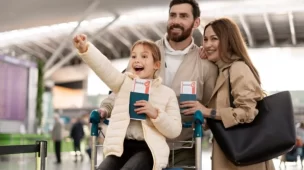 Aprenda inglês para viagens com dicas essenciais e melhore sua compreensão auditiva com recursos práticos como podcasts e audiobooks.