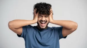 Supere o medo de falar inglês com dicas práticas e técnicas eficazes. Aprenda inglês e se prepare para se comunicar com confiança!