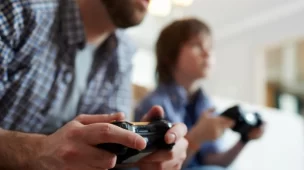 Aprender inglês de forma divertida com jogos de videogame. Confira dicas que melhorarão seu vocabulário e fluência enquanto se diverte!