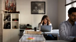 Descubra como um curso de inglês online pode usar The Office para melhorar sua conversação informal com leveza e diversão!