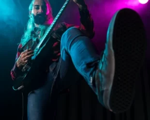 Aprenda com letras de bandas de rock em conversação em inglês