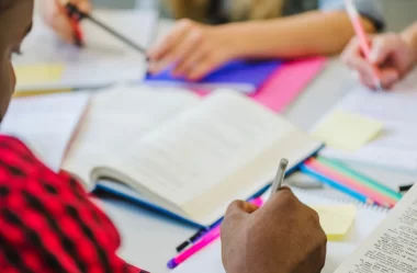 Domine o writing no curso de inglês avançado