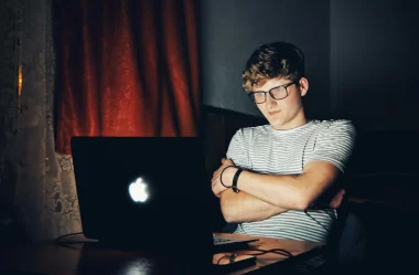 Curso de inglês online: por que o Present Perfect confunde tanto os brasileiros?