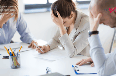 Face the music: o que significa e como usar em inglês