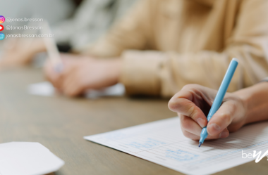 Conectores avançados que elevam sua escrita em inglês