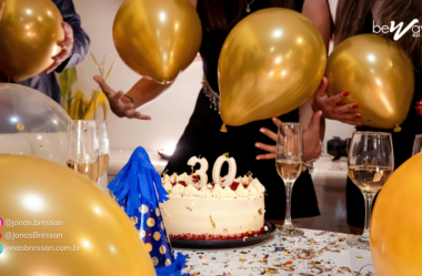 Por que “I HAVE 30 YEARS” está errado em inglês?