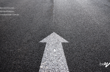 O que significa “on” nos phrasal verbs