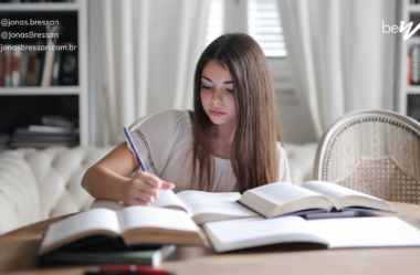 Por que algumas palavras em inglês têm letras que não são pronunciadas?