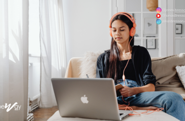 Como treinar listening sem morar no exterior