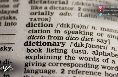 Por que o inglês da internet parece estar “quebrando” as regras da gramática?